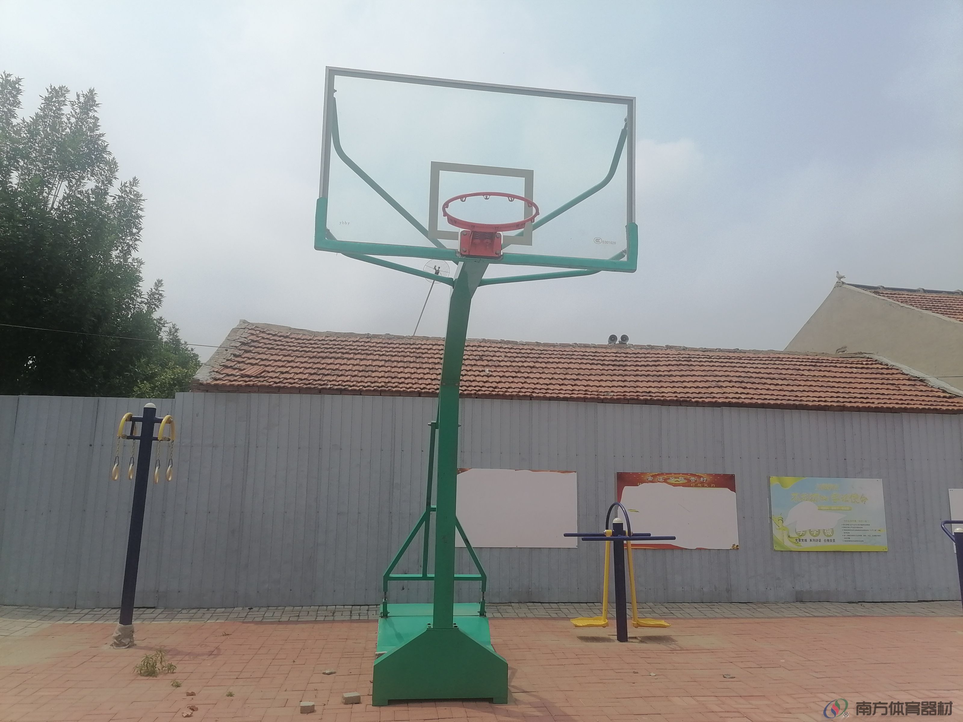 篮球架
