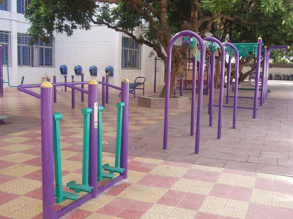 贺州富川公园路径体育器材路径高低杠定制